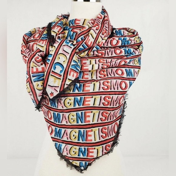 (NWT) Authentic Gucci Magnetismo scarf 55×55 inch in a modal/silk blend - Picture 3 of 11